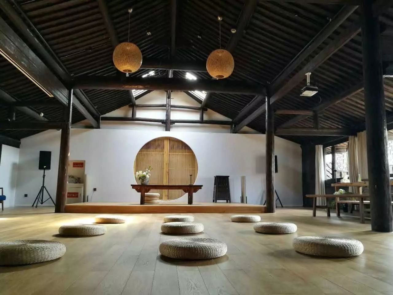 塘棲古鎮(zhèn)小茶姑娘，古鎮(zhèn)溪邊沐浴清風(fēng)滌蕩心靈