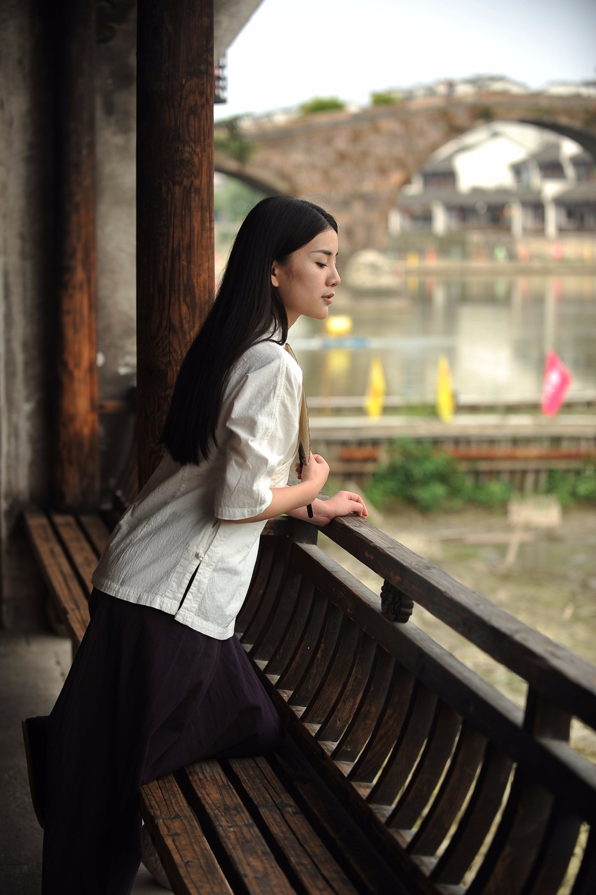 塘棲古鎮(zhèn)小茶姑娘，古鎮(zhèn)溪邊沐浴清風(fēng)滌蕩心靈