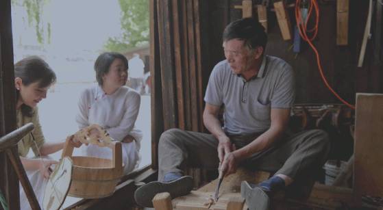 塘棲古鎮(zhèn)小茶姑娘，古鎮(zhèn)溪邊沐浴清風(fēng)滌蕩心靈