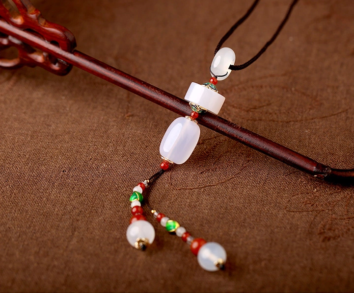 白瑪瑙吊墜民族風(fēng)毛衣鏈項(xiàng)鏈?zhǔn)罪? src="/wenxue/d/file/bigpic/190404/04/13-1F925103049.png" style="height: 629px; width: 750px;" / data-ypJX="UsjOkz"><br / data-8k9D="r0RsfP">
	<img alt=