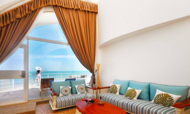 翡翠灣，在遼闊的海洋前做回?zé)o憂快樂的自我