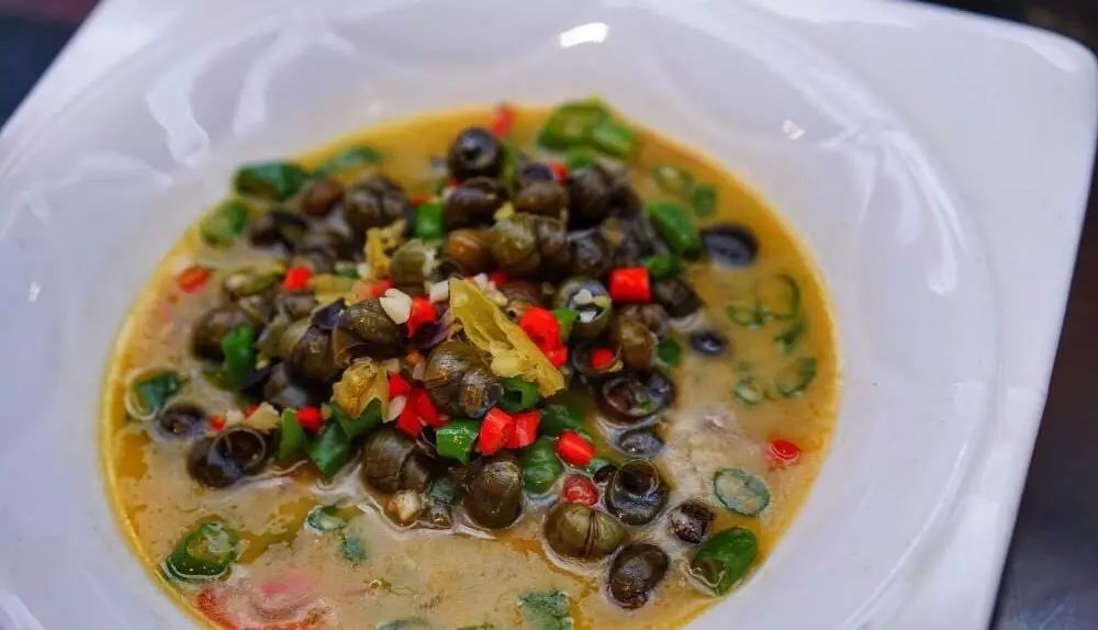 叢山茶境，一片天一座山忘了山外忘卻自己