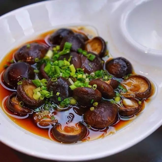 叢山茶境，一片天一座山忘了山外忘卻自己