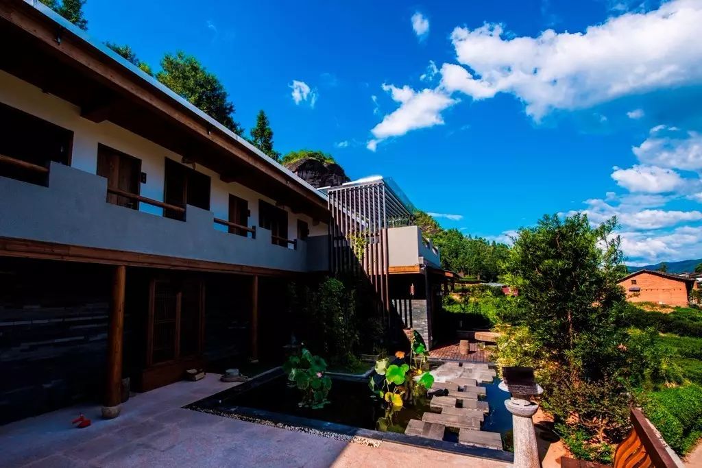 叢山茶境，一片天一座山忘了山外忘卻自己