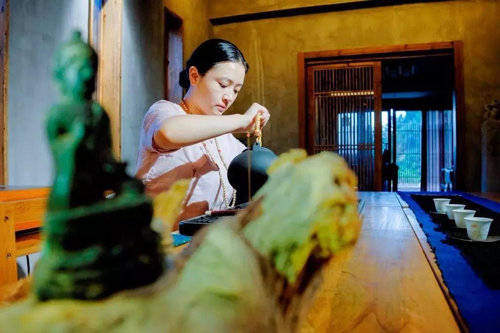 叢山茶境，一片天一座山忘了山外忘卻自己