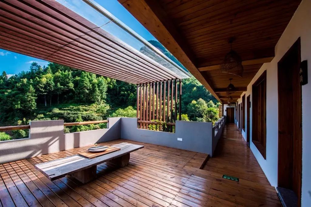 叢山茶境，一片天一座山忘了山外忘卻自己