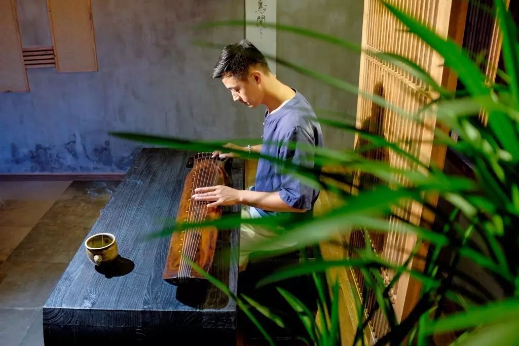 叢山茶境，一片天一座山忘了山外忘卻自己