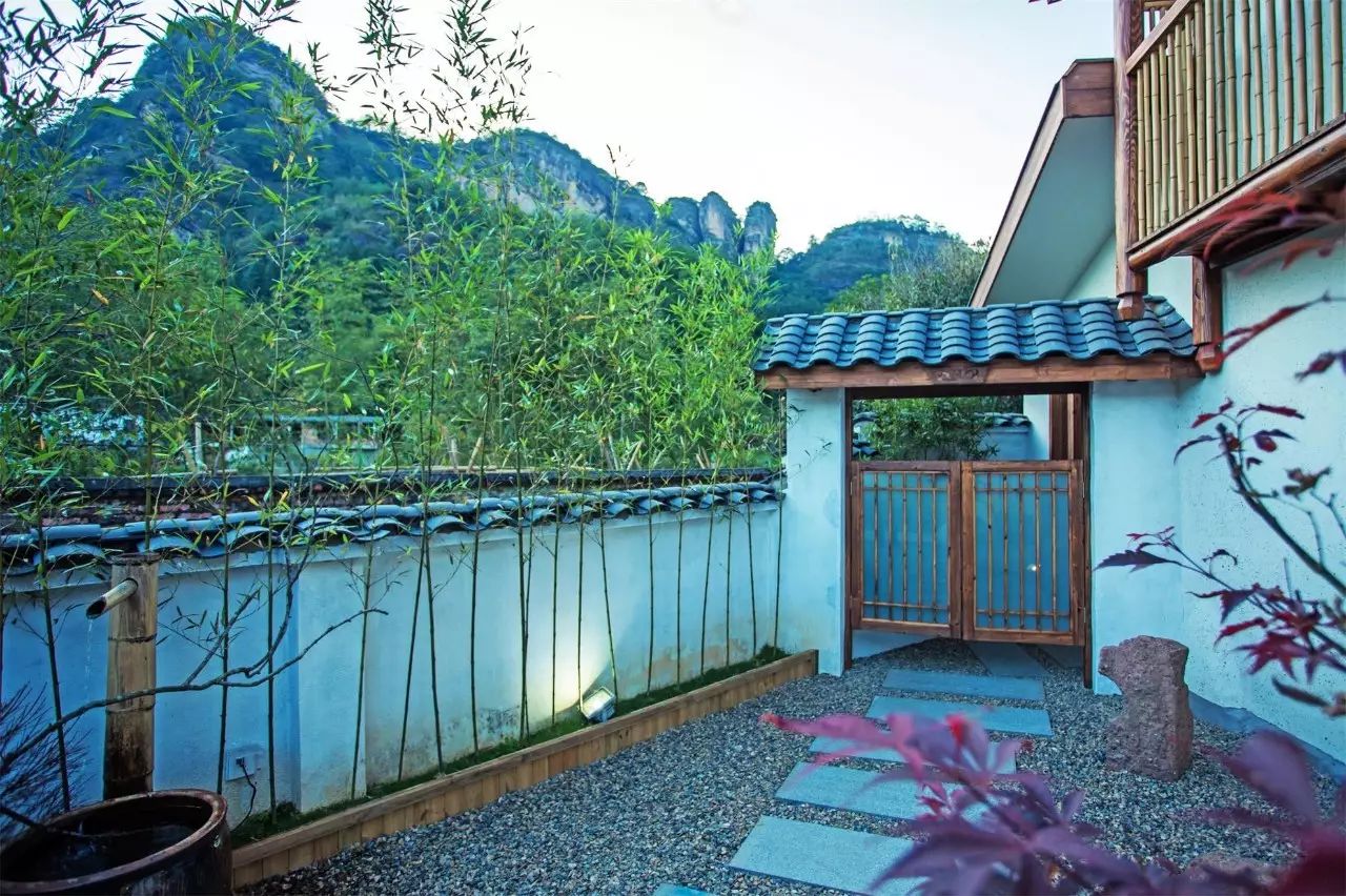 叢山茶境，一片天一座山忘了山外忘卻自己