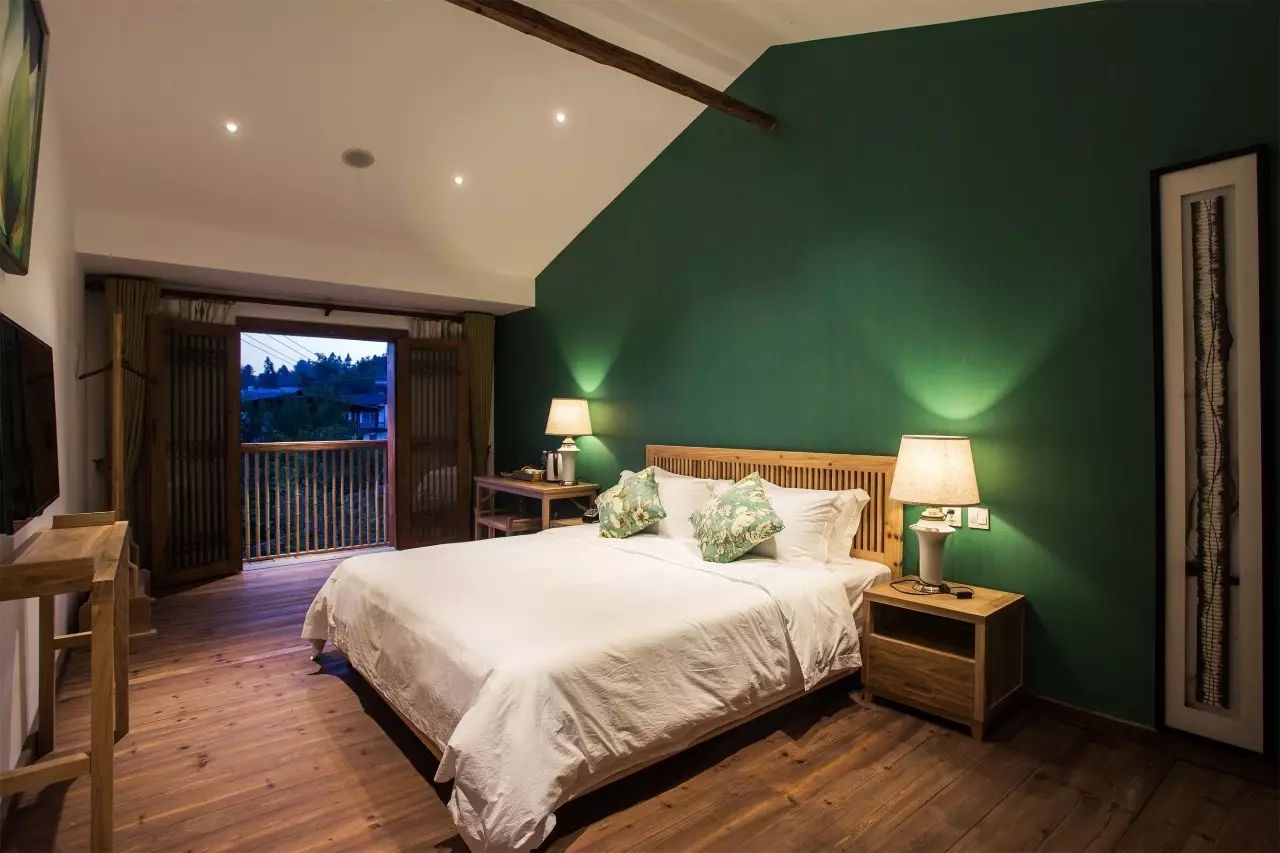 叢山茶境，一片天一座山忘了山外忘卻自己