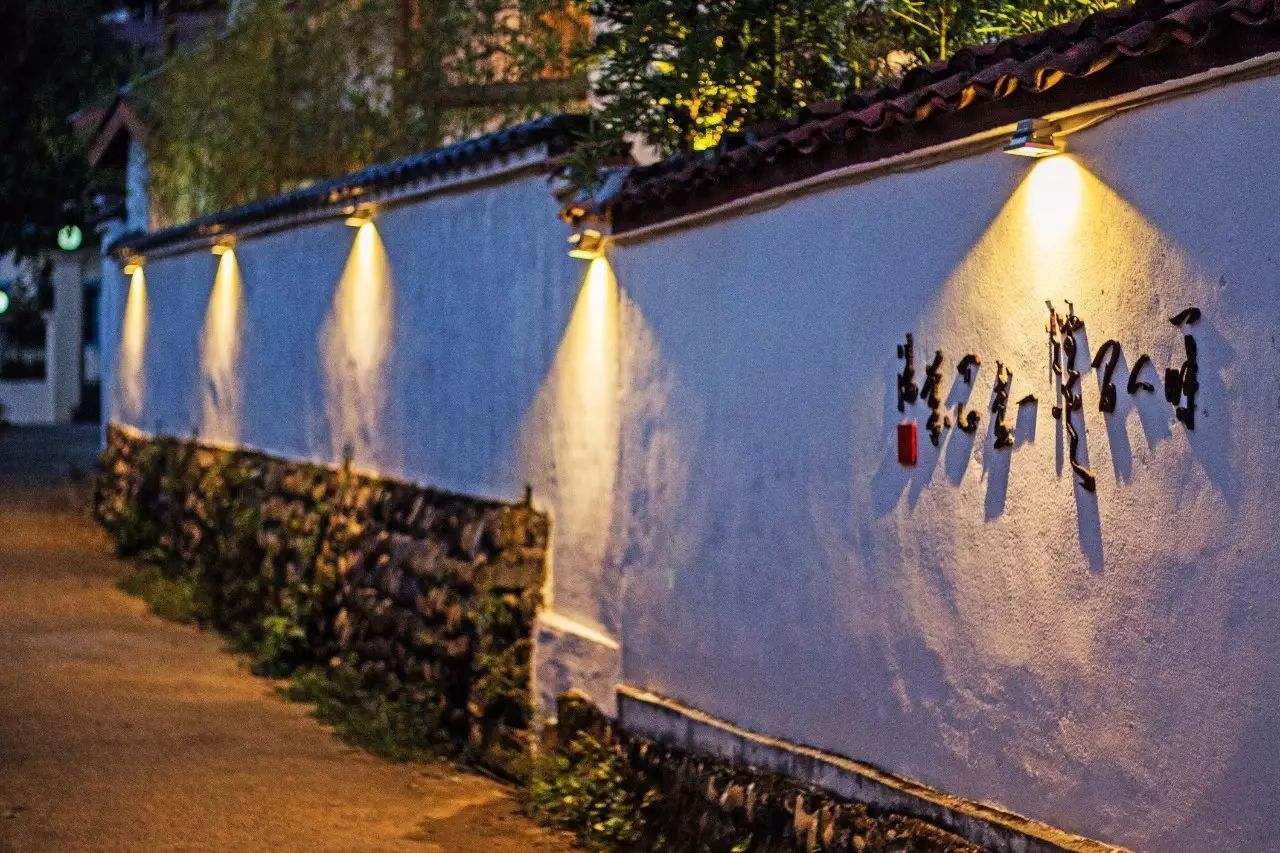 叢山茶境，一片天一座山忘了山外忘卻自己