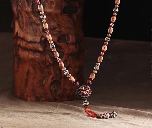 復(fù)古文藝毛衣鏈天珠西藏項(xiàng)鏈?zhǔn)罪? src="/wenxue/d/file/bigpic/190404/04/13-1F926233131.png" style="height: 524px; width: 750px;" / data-UmRD="tGR28l"><br / data-f3ZM="IPLYkE">
	<img alt=