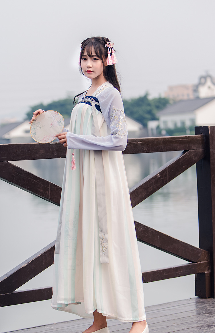 俏皮可愛的漢服古裝女子攝影