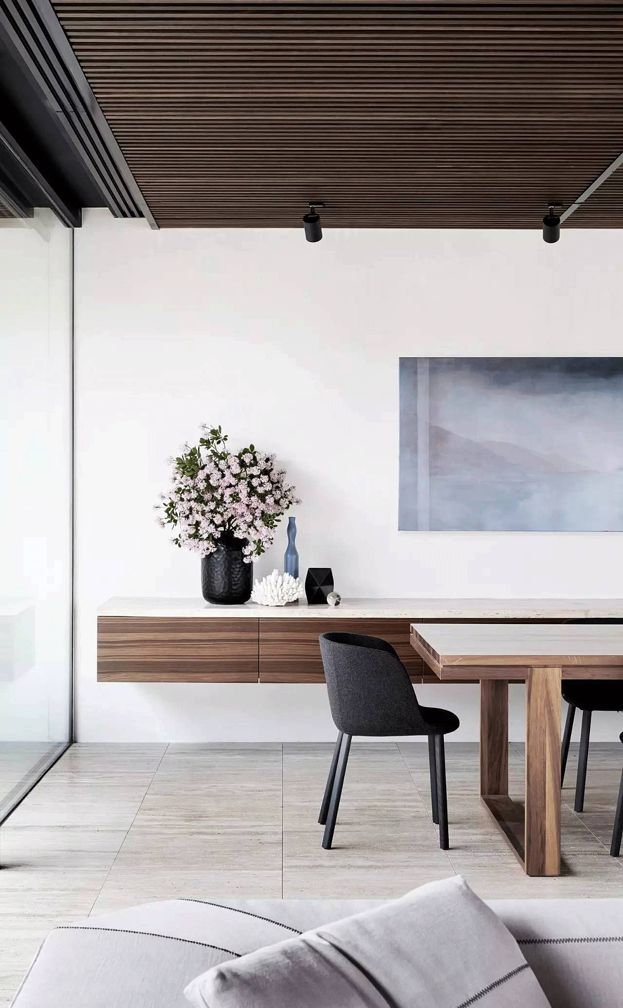 越白越簡，越極致