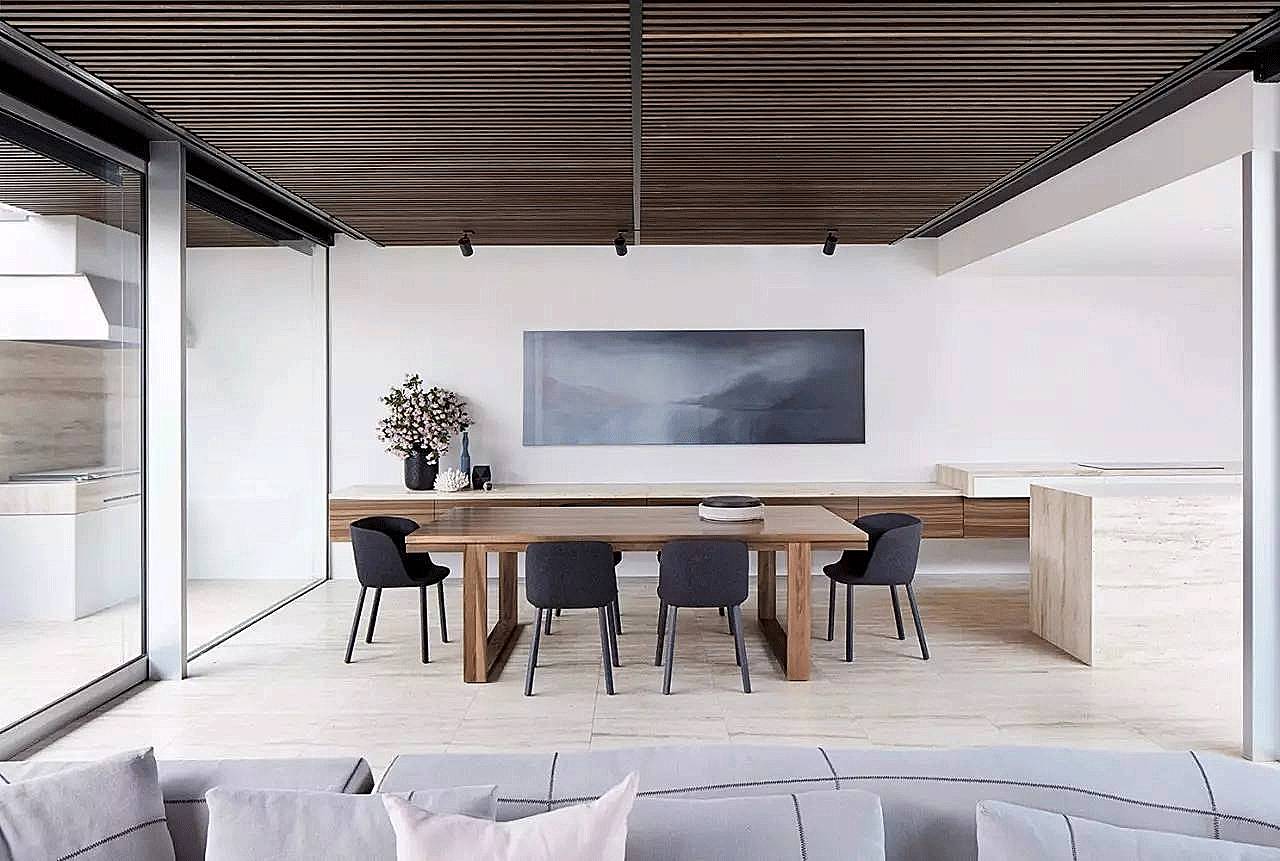 越白越簡，越極致