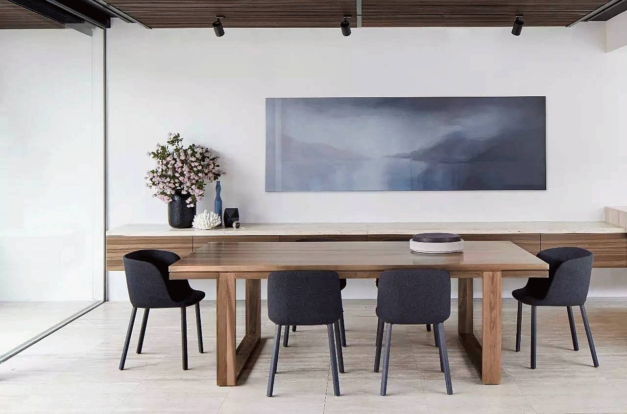 越白越簡，越極致