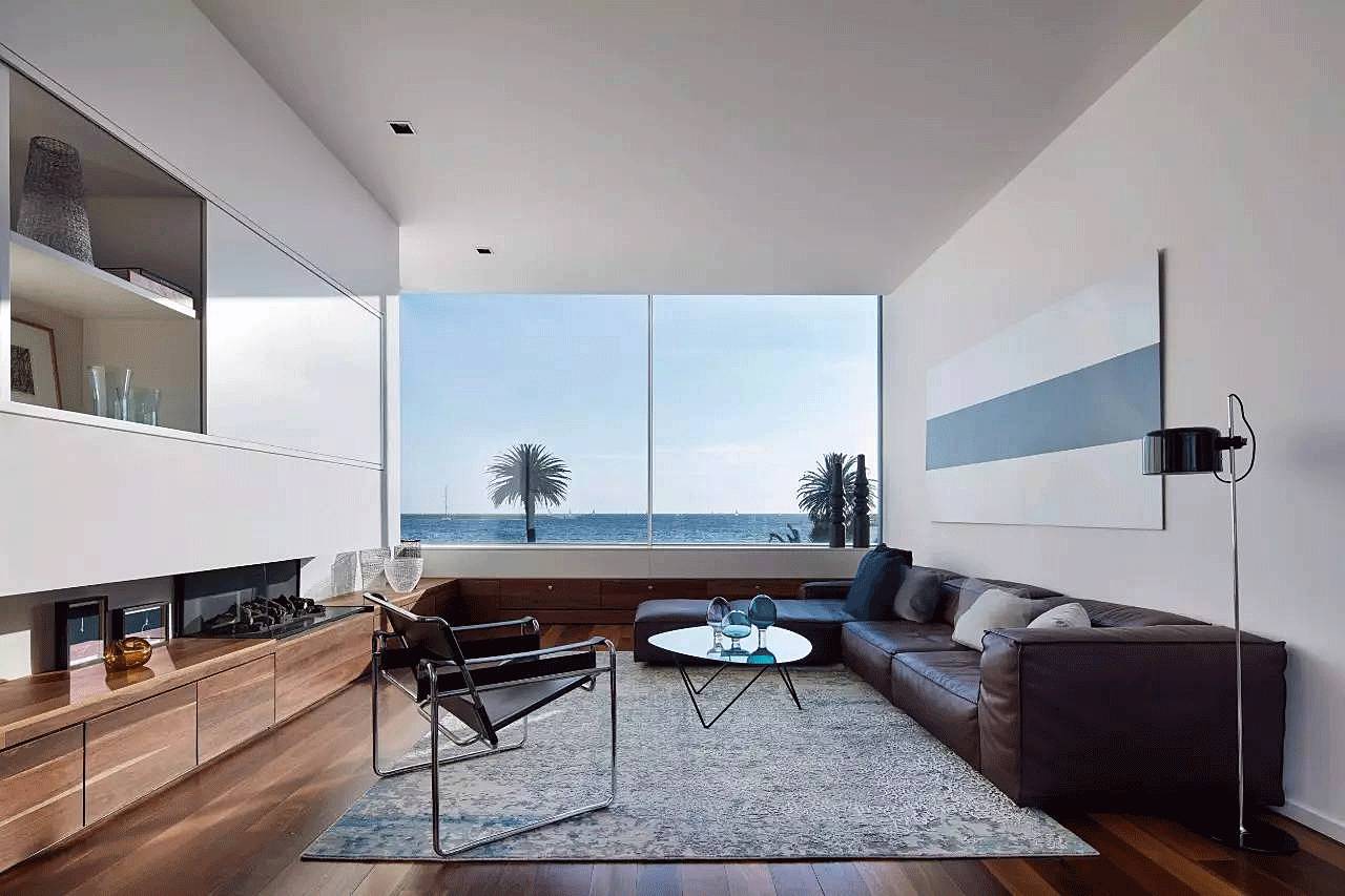 越白越簡，越極致