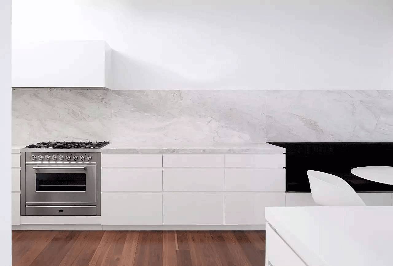 越白越簡，越極致