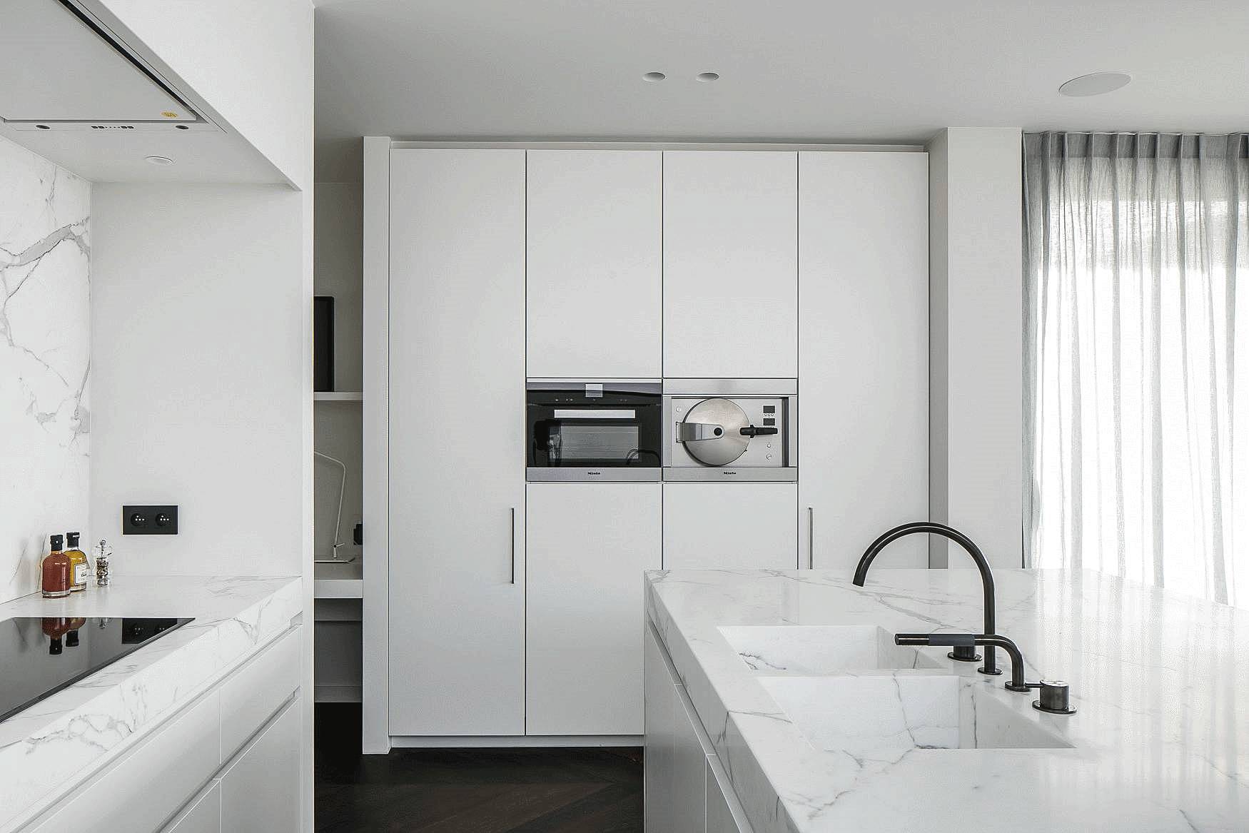 越白越簡(jiǎn)，越極致