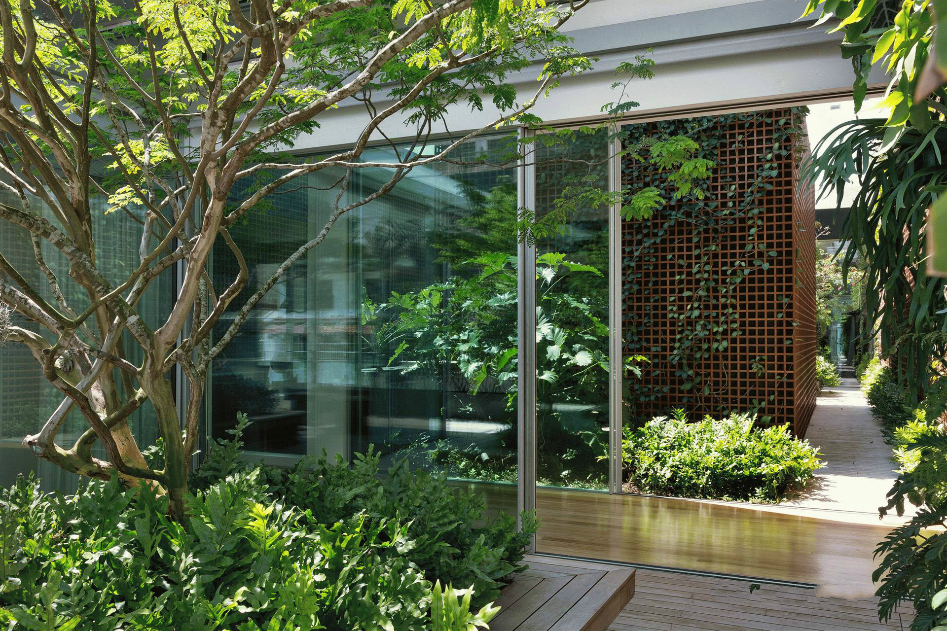 與大自然完美結(jié)合的森林別墅設(shè)計