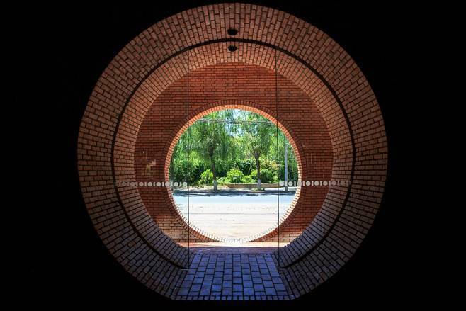 紅磚的建筑藝術(shù)，每一張紅磚墻都可以拿去做紅