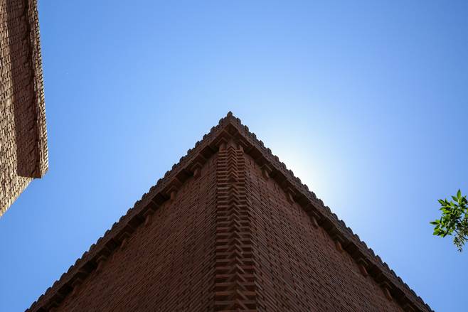 紅磚的建筑藝術(shù)，每一張紅磚墻都可以拿去做紅