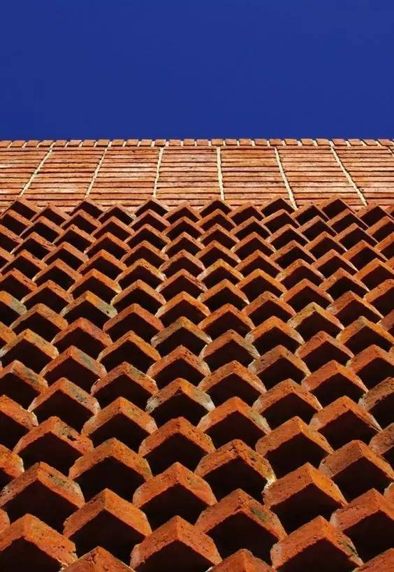 紅磚的建筑藝術(shù)，每一張紅磚墻都可以拿去做紅