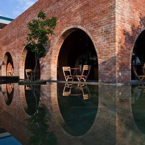 紅磚的建筑藝術(shù)，每一張紅磚墻都可以拿去做紅