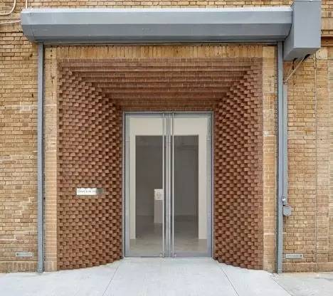 紅磚的建筑藝術(shù)，每一張紅磚墻都可以拿去做紅