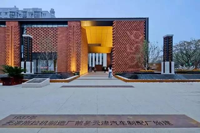 紅磚的建筑藝術(shù)，每一張紅磚墻都可以拿去做紅