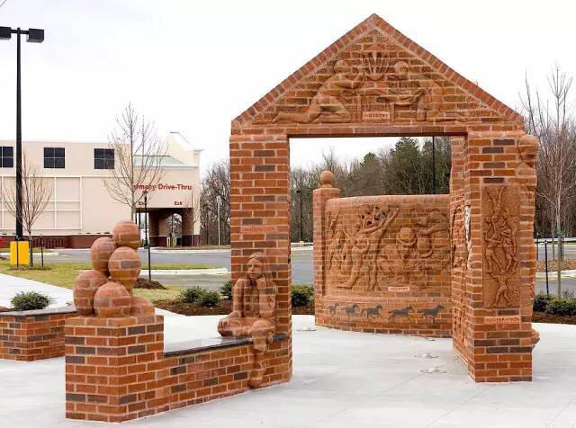 紅磚的建筑藝術(shù)，每一張紅磚墻都可以拿去做紅