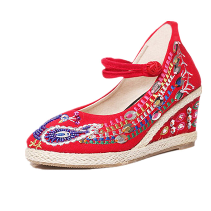 坡跟系帶繡花鞋，中式婚鞋