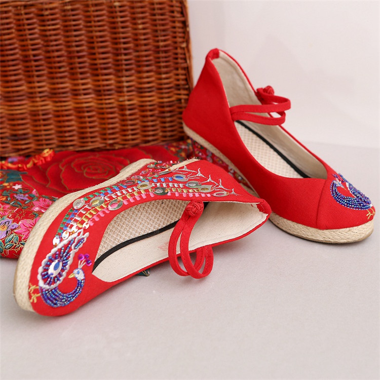 坡跟系帶繡花鞋，中式婚鞋