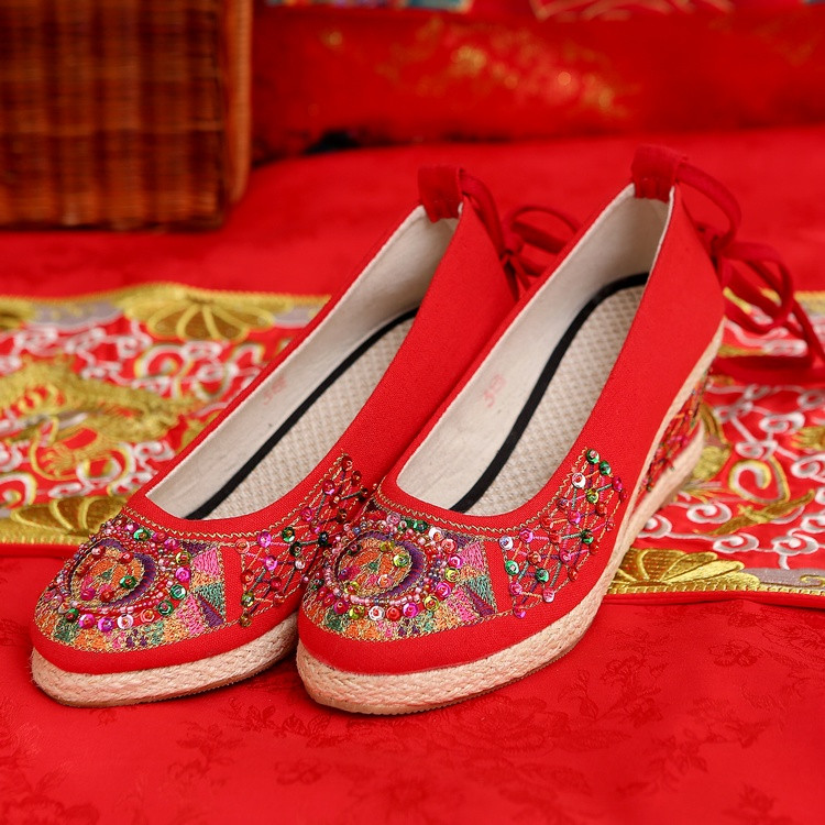 坡跟系帶繡花鞋，中式婚鞋
