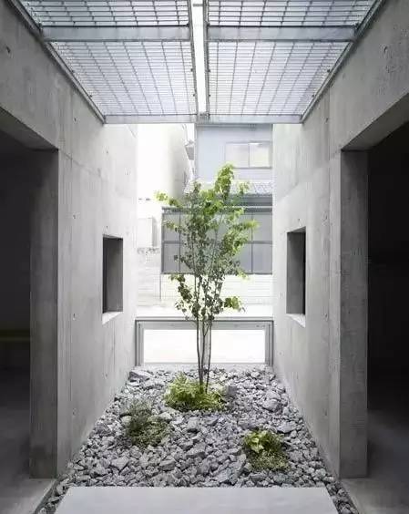 水泥墻樸素寂靜的美，庭院設計