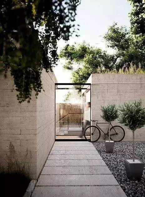 水泥墻樸素寂靜的美，庭院設計