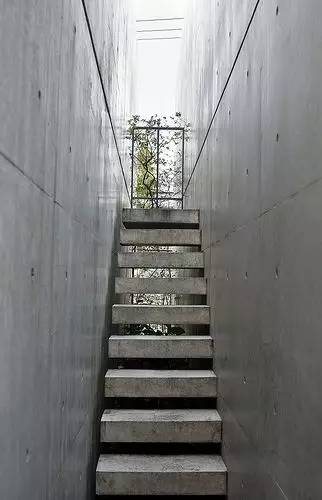 水泥墻樸素寂靜的美，庭院設(shè)計(jì)