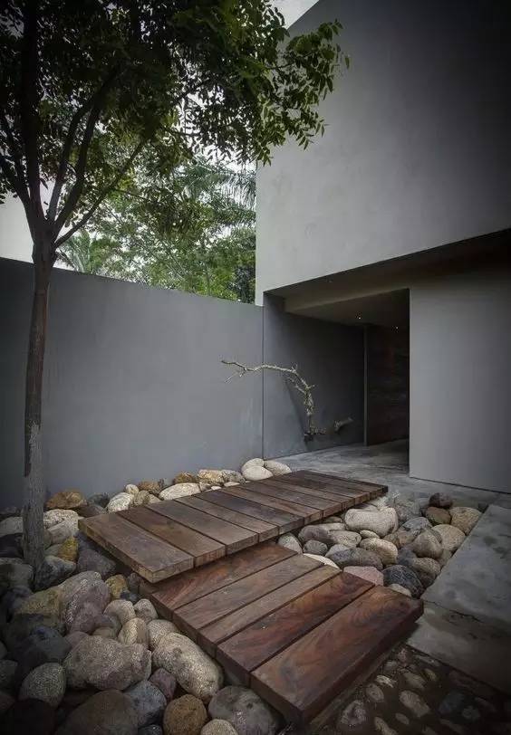 水泥墻樸素寂靜的美，庭院設(shè)計(jì)