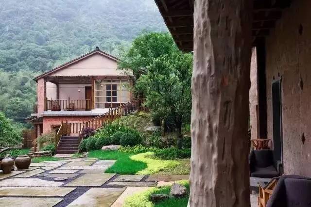 靜廬瀾柵，青山綿綿溪水潺潺