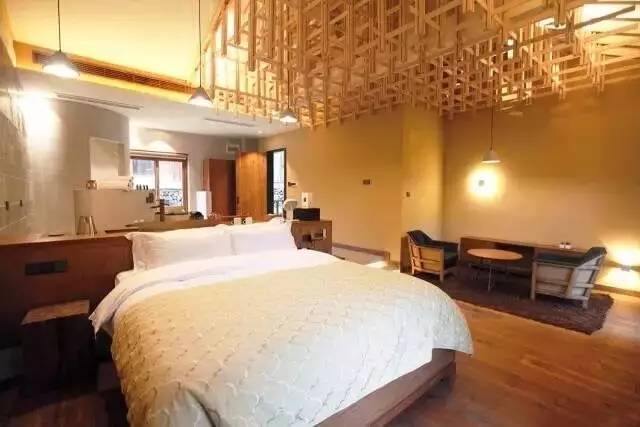 靜廬瀾柵，青山綿綿溪水潺潺