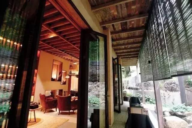 靜廬瀾柵，青山綿綿溪水潺潺