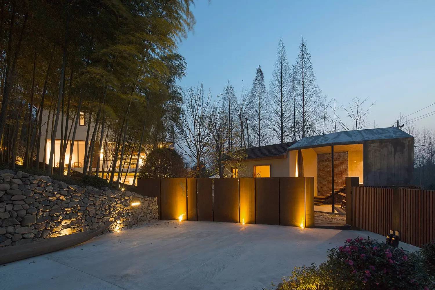 靜廬瀾柵，隱世小墅里一場泳池家庭趴