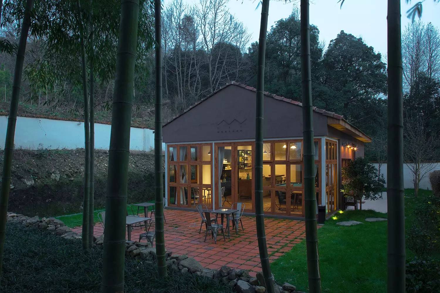 靜廬瀾柵，隱世小墅里一場泳池家庭趴