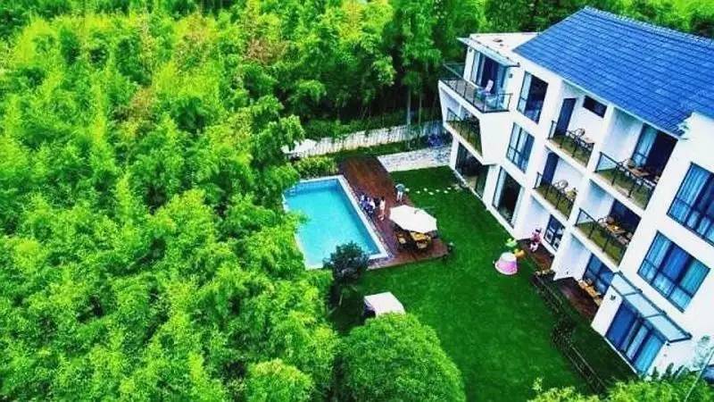 柒竹民宿，竹海里的蔚藍(lán)水