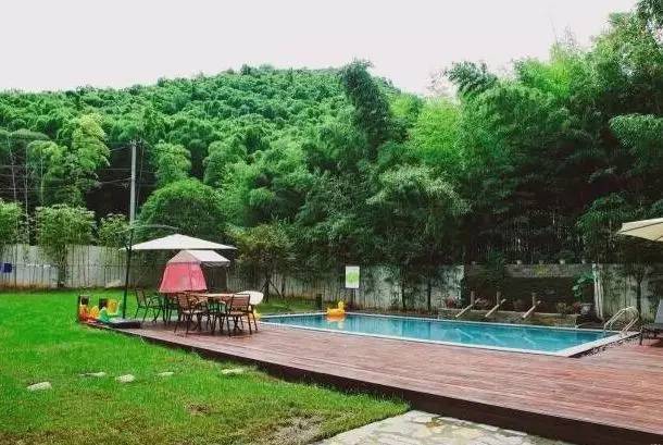 柒竹民宿，竹海里的蔚藍(lán)水