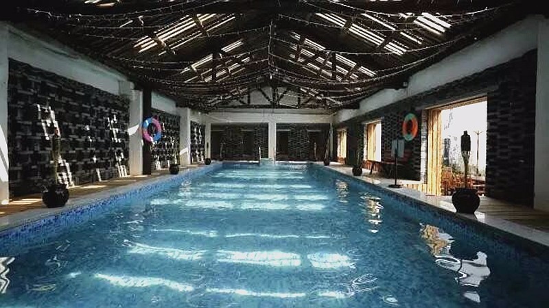 昱棧民宿，百年老宅里的星空泳池