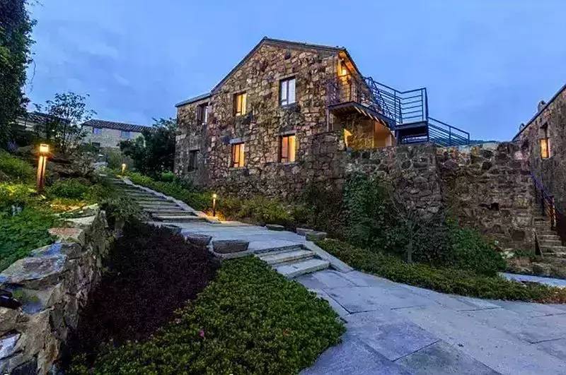 日出三舍，最美海岸線上的海景泳池