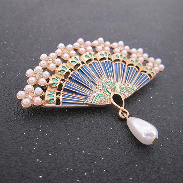 家佳樂文學(xué)扇子烤漆珍珠水鉆復(fù)古鏤空胸針