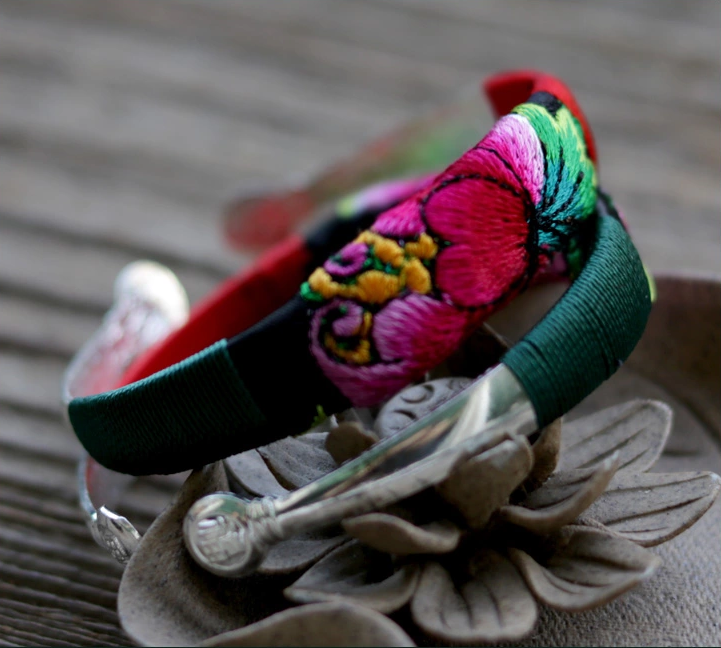 家佳樂文學(xué)云南苗銀繡花手鐲