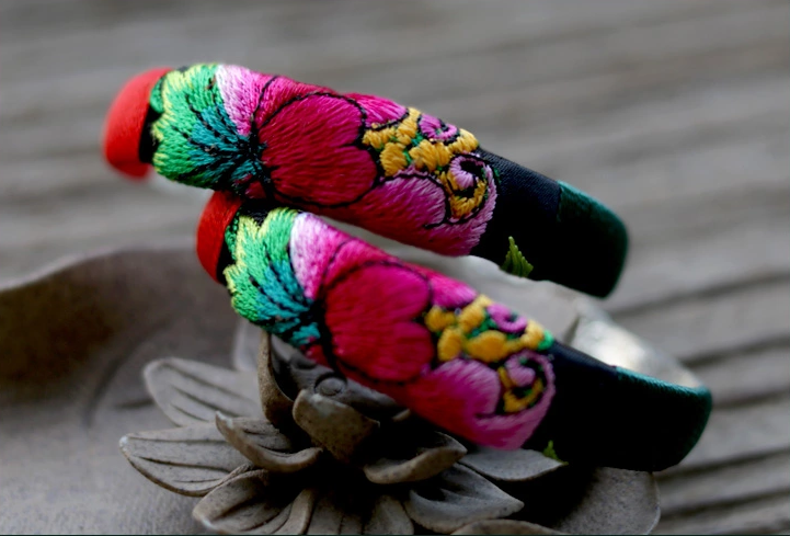 家佳樂文學(xué)云南苗銀繡花手鐲