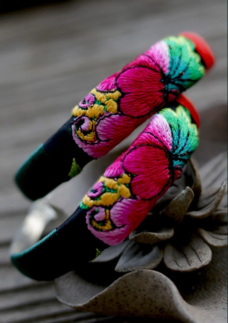 家佳樂文學(xué)云南苗銀繡花手鐲